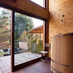 Feriehus Pinusvillas Private Jacuzzi & Phyto-sauna Zheleznitsa