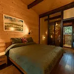 Pinusvillas Private Jacuzzi & Phyto-sauna * Zheleznitsa