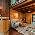 Feriehus Pinusvillas Private Jacuzzi & Phyto-sauna Zheleznitsa