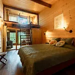 Pinusvillas Private Jacuzzi & Phyto-sauna Zheleznitsa