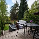 Feriehus Pinusvillas Private Jacuzzi & Phyto-sauna Zheleznitsa