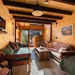 Feriehus Pinusvillas Private Jacuzzi & Phyto-sauna Zheleznitsa