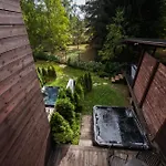 Feriehus Pinusvillas Private Jacuzzi & Phyto-sauna Zheleznitsa