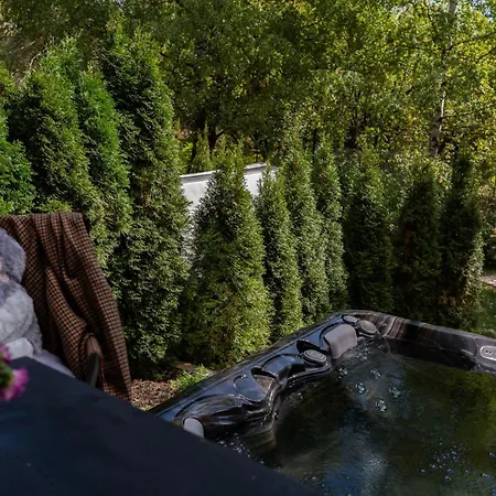 Pinusvillas Private Jacuzzi & Phyto-sauna * Zseleznica