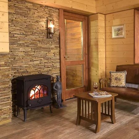 Pinusvillas Private Jacuzzi & Phyto-sauna Nyaraló *