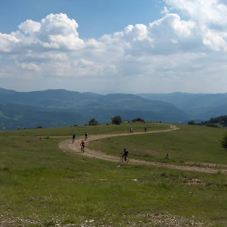 Dom wakacyjny Pinusvillas Private Jacuzzi & Phyto-Sauna Zheleznitsa