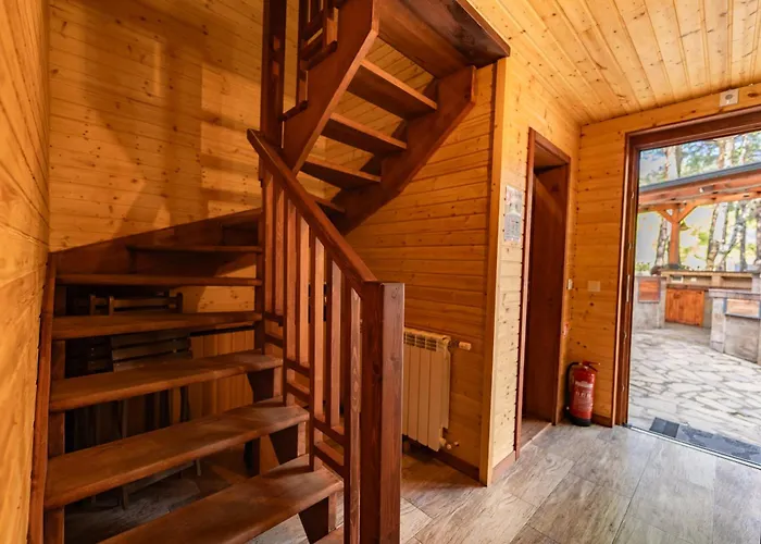 Ваканционна къща Pinusvillas Private Jacuzzi & Phyto-sauna Zheleznitsa